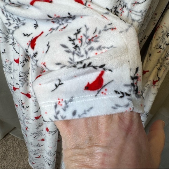 ARIA Collection Cardinal White and Red Nightgown Medium (Oversized - See Desc) - Picture 6 of 13